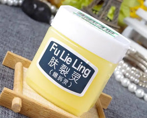 Fu Lie Ling hand cream jar for nourishing and moisturizing skin care, designed to repair dry and cracked skin.