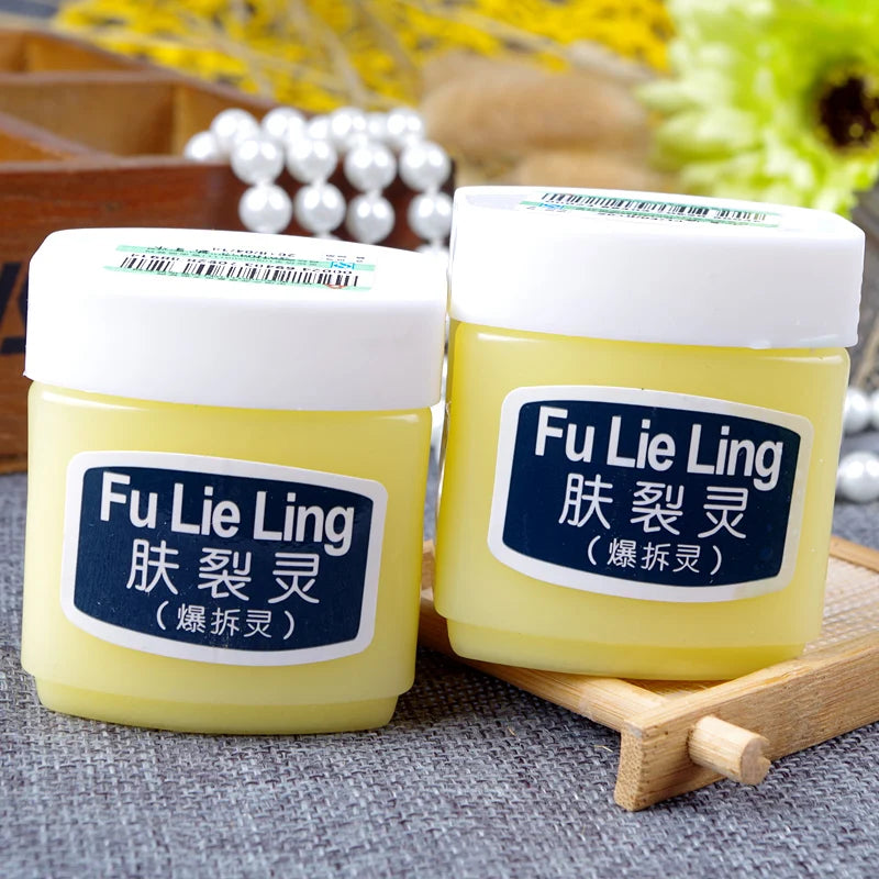 Two jars of Fu Lie Ling ointment on a wooden tray, ideal for moisturizing and repairing dry skin.