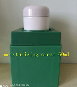 Moisturizing cream 60ml in green packaging with white cap, ideal for skincare and hydration.