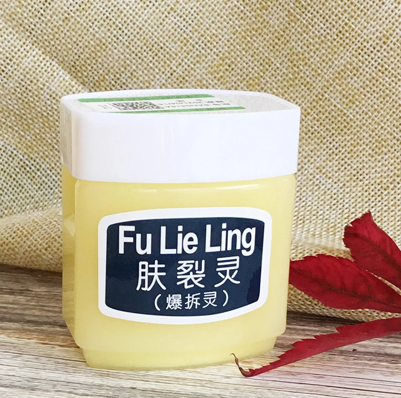 Fu Lie Ling moisturizing cream for hands and feet care in yellow container, designed to repair dry and cracked skin.