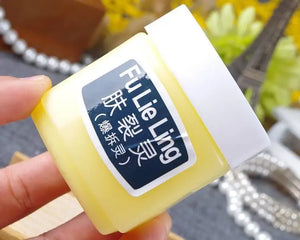 45g Traditional Chinese clam oil hand cream for moisturizing and repairing dry, cracked skin on hands and feet.
