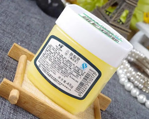 Traditional Chinese Clam Oil Hand&Foot Cream, 45g jar for moisturizing and cracked heel repair.